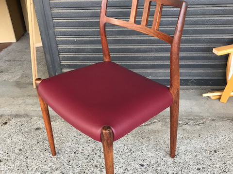 デンマーク製　J.L.Mollers（J.Lモラー）ダイニングチェア張替